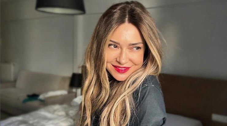 Aποστολία Ζώη: Μας συστήνει την κούκλα αδερφή της που μοιάζουν σαν δύο σταγόνες νερό