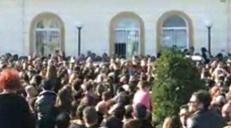 Δείτε live όσα συμβαίνουν στo νεκροταφείο