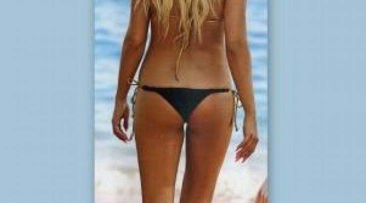  Το μικροσκοπικό μπικίνι ανέβασε κι άλλο την θερμοκρασία στην Αθήνα