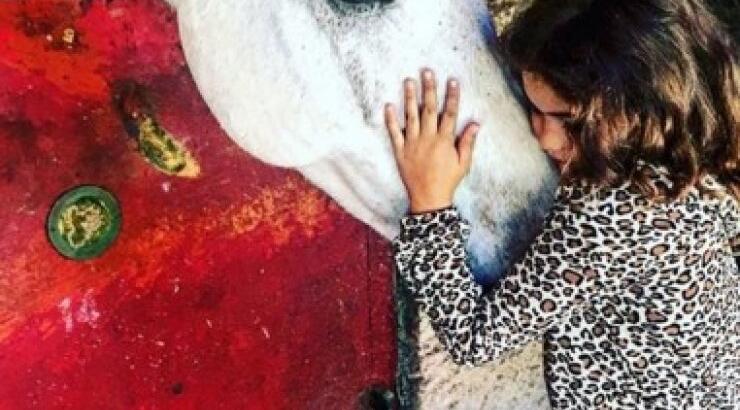 Είναι η κόρη ηθοποιού κυπριακής σειράς