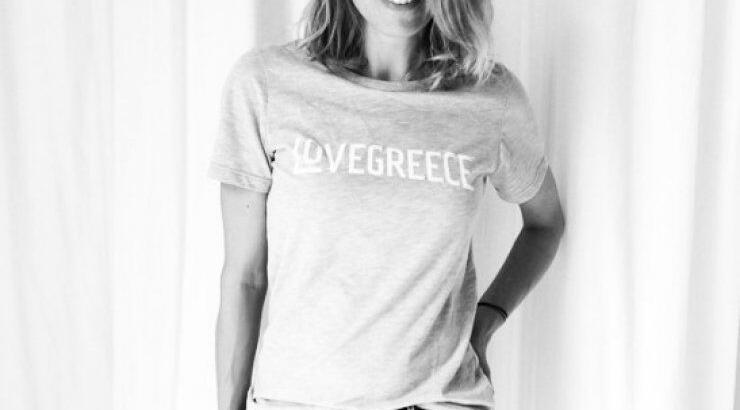 Βίκυ Καγιά: Το παθιασμένο της φιλί στο σύζυγό της