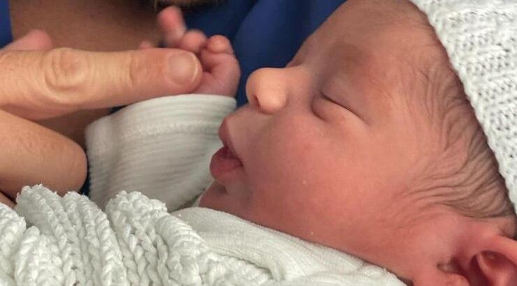 Κύπριος τραγουδιστής και η πανέμορφη σύζυγος του μόλις απέκτησαν το τρίτο τους παιδί [εικόνες]