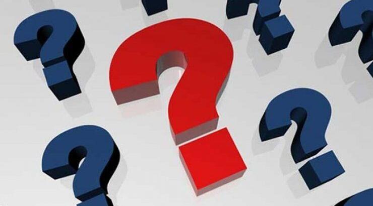 Κύπριος ηθοποιός ολόγυμνος μπροστά στον καθρέφτη του