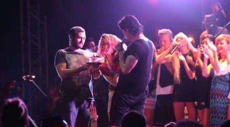 Σάκης Ρουβάς: Σε ποια τραγούδησε επί σκηνής happy birthday στη Λεμεσό