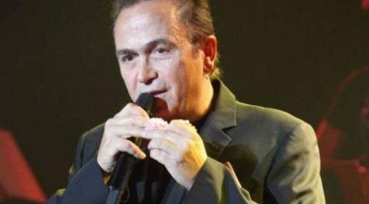 Βουλευτής πήγε να ακούσει τον Γονίδη και του πέταξαν παγάκια για να φύγει