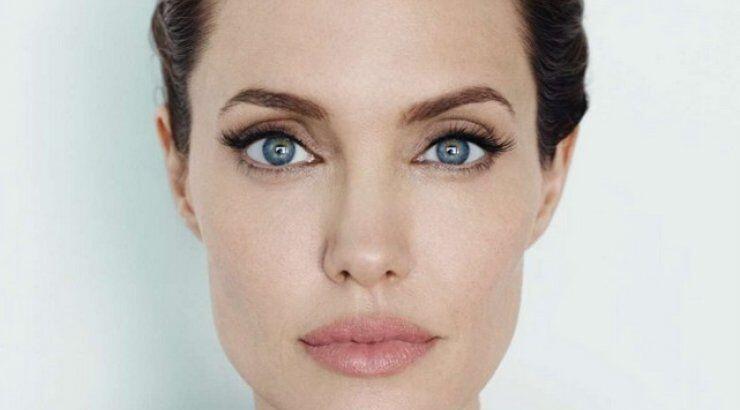 H Angelina Jolie αφαίρεσε και τις ωοθήκες της