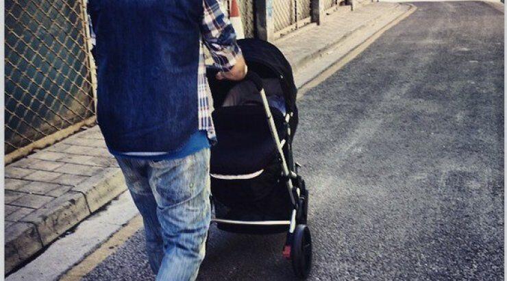 Ποιος επώνυμος Κύπριος είναι ο τρυφερός μπαμπάς της φωτογραφίας