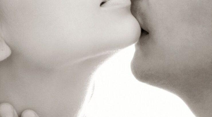 Ερωτικό μασάζ! Απολαύστε το μαζί...