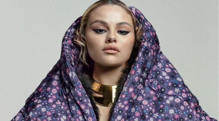 Selena Gomez: "Οι προηγούμενες σχέσεις μου ήταν καταραμένες"