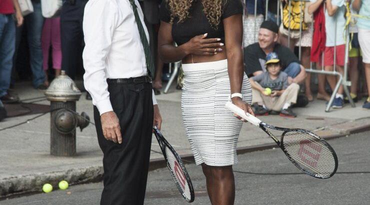 Ποιοι διάσημοι παίζουν τένις στη μέση του δρόμου; [εικόνες]