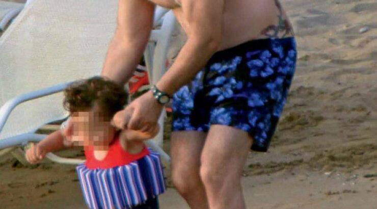 Ο Φώτης Σεργουλόπουλος στις πρώτες του βουτιές με το γιο του, Γιώργο