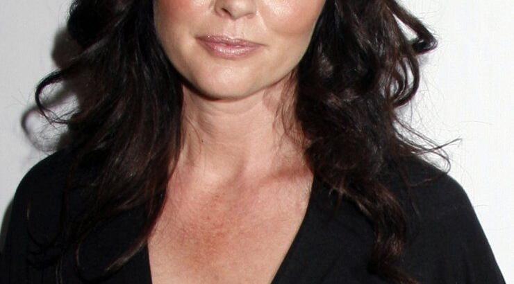 H Shannen Doherty παλεύει με τον καρκίνο, ξυρίζει το κεφάλι της και το μοιράζεται με τους θαυμαστές της [εικόνες]