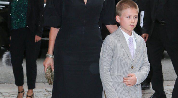 Sharon Stone : Στα 55 τηςsexy και κουκλάρα