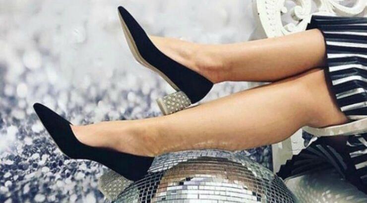 Βρήκαμε ένα αξεσουάρ που μπορεί να αναδείξει τις παλιές αγαπημένες σου γόβες