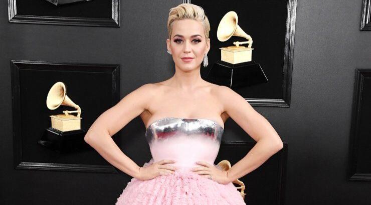 Τα 5 ψυχολογικά στάδια που περνάς πριν κόψεις τα μαλλιά σου κοντά