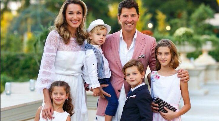 Είναι υπέροχοι! Δείτε την οικογένεια Ρουβά να στολίζει το χριστουγεννιάτικο δέντρο της! [βίντεο]