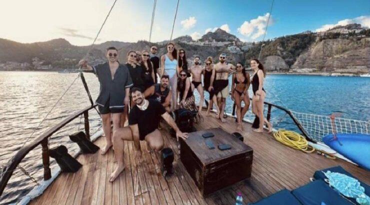 Γνωστό fashion girl του νησιού στη Σικελία για το bachelorette της [εικόνες]