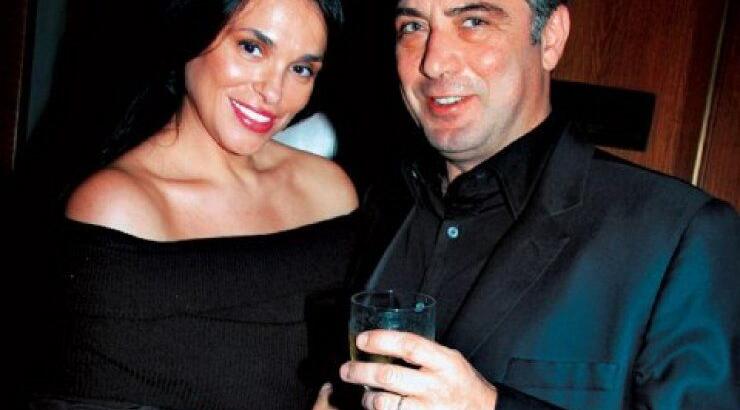 Έκρηξη έξω από το σπίτι του εφοπλιστή Νίκου Τσάκου και της σχεδιάστριας Σήλιας Κριθαριώτη 