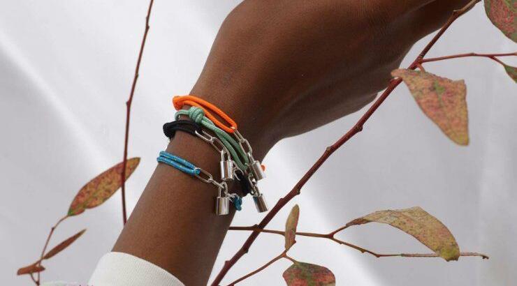 O οίκος Louis Vuitton σχεδίασε ένα βραχιόλι για την Unicef