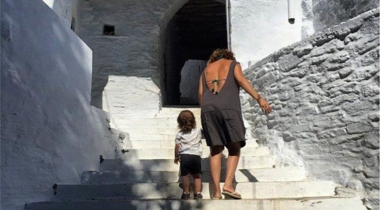 Γνωστή ηθοποιός: "Κλειδώθηκα στο μπάνιο για να μη γεννήσω το παιδί με ωροσκόπο που δε μου άρεσε" [βίντεο]