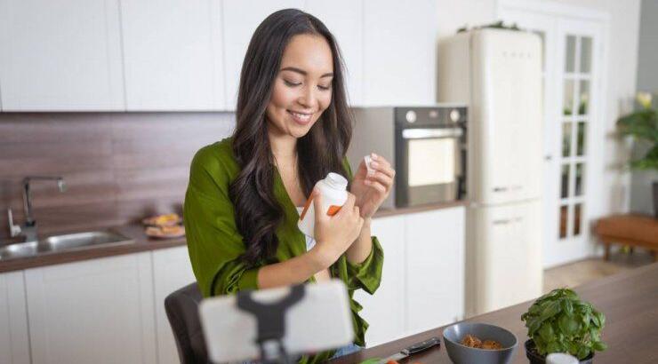 Η nutritionist σου λέει όλα όσα χρειάζεται να ξέρεις για τα συμπληρώματα διατροφής 