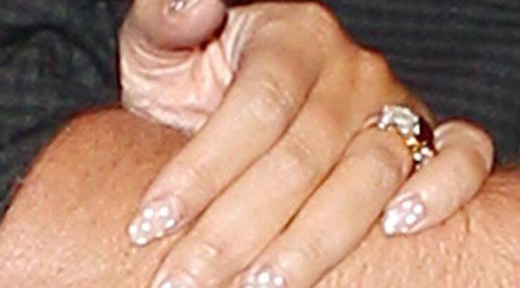 Ποια διάσημη έχει αυτά τα νύχια;