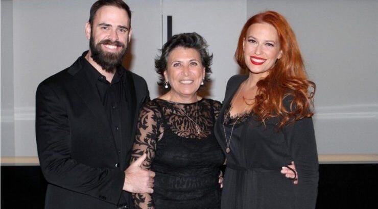 Σίσσυ Χρηστίδου: Η στιγμή που ο αδερφός της κουρεύει τη μητέρα τους και συγκινεί [εικόνα]