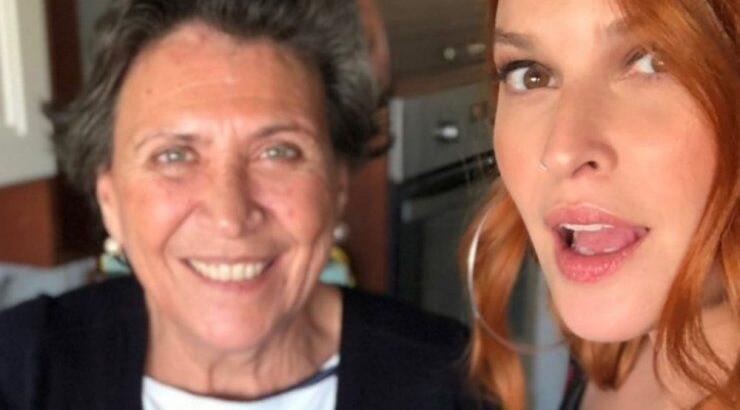 Πένθος για τη Σίσσυ Χρηστίδου – “Έφυγε” από τη ζωή η μητέρα της
