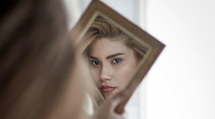 5 "κακές" καθημερινές συνήθειες που καταστρέφουν το δέρμα μας