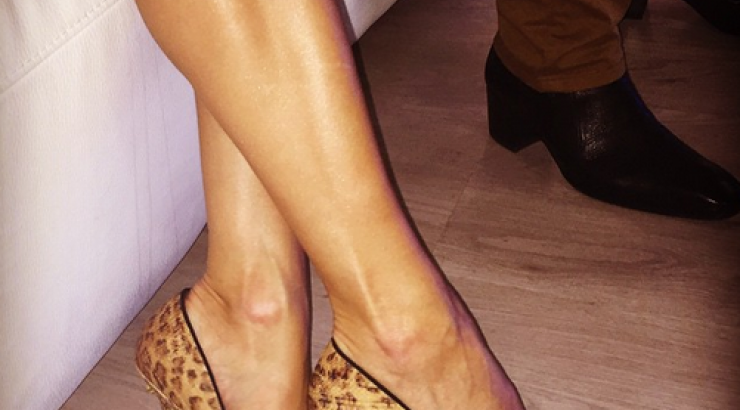 Σε ποιαν Ελληνίδα παρουσιάστρια ανήκουν αυτά τα πόδια;