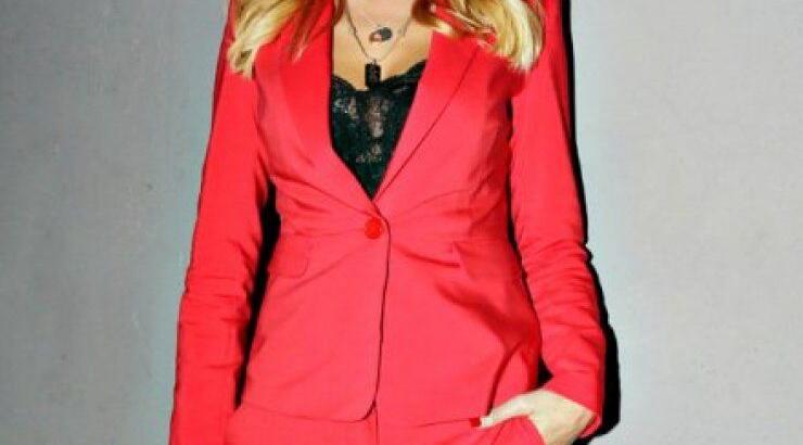 Δείτε τη σωσία της Φαίης Σκορδά! [βίντεο]