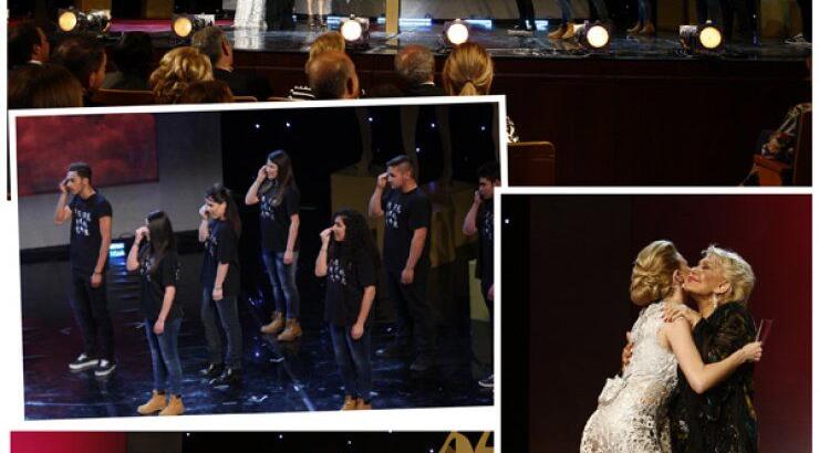 Αυτή είναι η στιγμή που έκανε όλο το θέατρο να δακρύσει στα βραβεία Madame Figaro Γυναίκες της Χρονιάς 2014