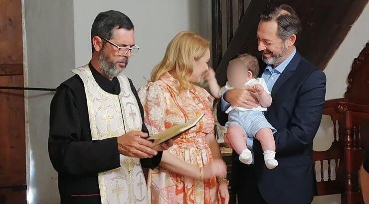 Αχιλλέας Γραμματικόπουλος – Μιράντα Γιατρού: Λάμπουν από ευτυχία αγκαλιά με το βαφτιστήρι τους 