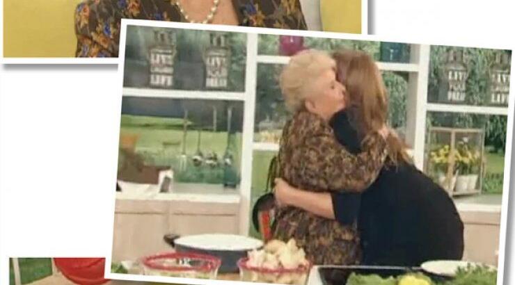 Βέφα Αλεξιάδου: Η συγκινητική της συνάντηση με την Τατιάνα Στεφανίδου [βίντεο]