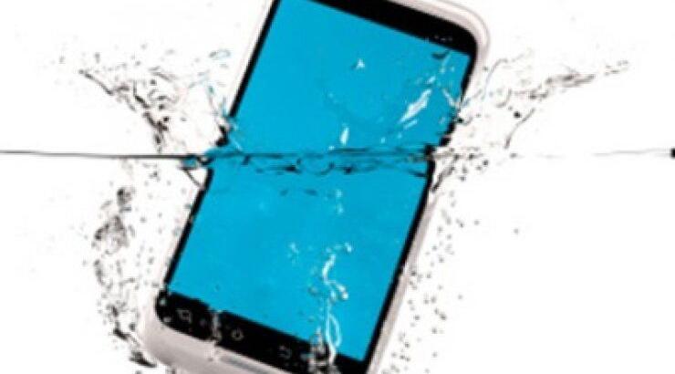 Μάθε πως θα σώσεις το βρεγμένο σου smartphone