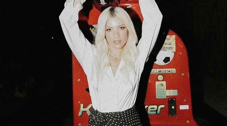 Άντρη Καραντώνη: Σου δίνει έμπνευση για ένα μοναδικό smokey μακιγιάζ