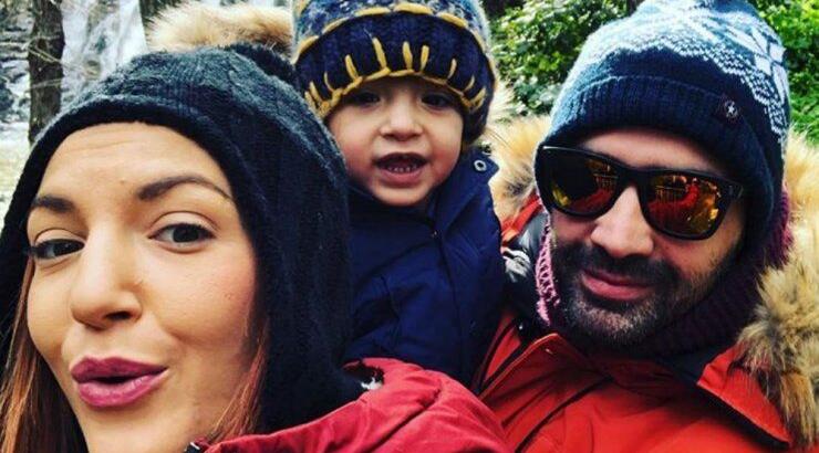 Μιχάλης Σοφοκλέους – Παναγιώτα Ιακώβου: Κάνουν έλκηθρο στα χιόνια με τον μικρό Σοφοκλή