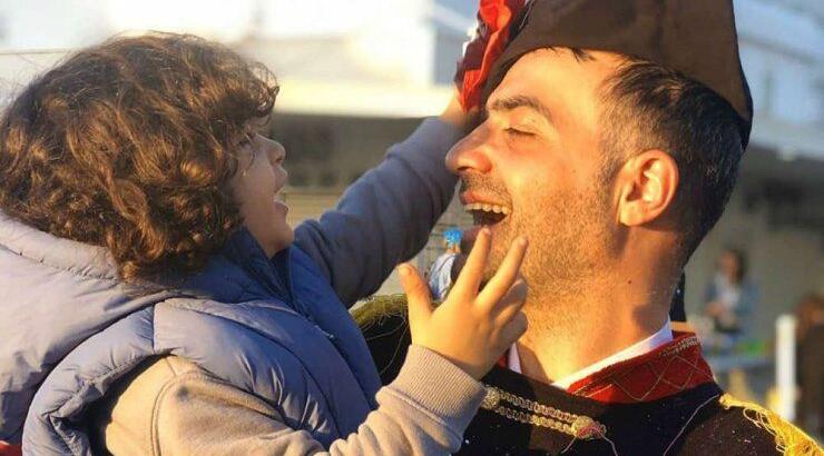 Μιχάλης Σοφοκλέους: Ο μικρός Σοφοκλής στο πλατό να μιμείται τον μπαμπά του! [βίντεο]