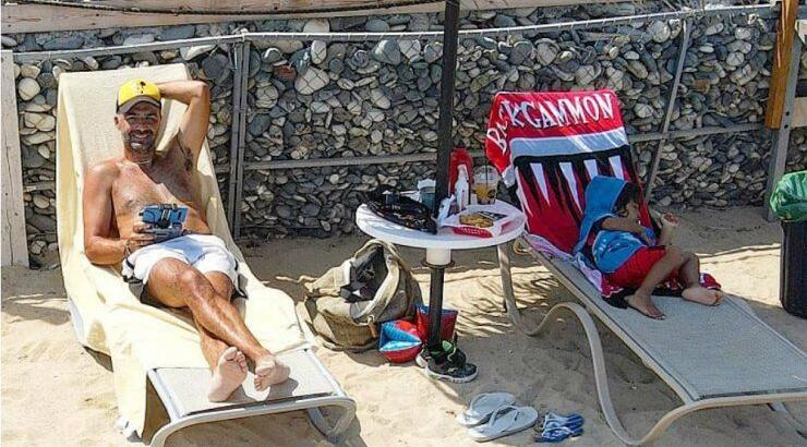 Δεν θα  πιστεύετε πως πήγε στην παραλία ο γιος του Μιχάλη Σοφοκλέους [βίντεο]