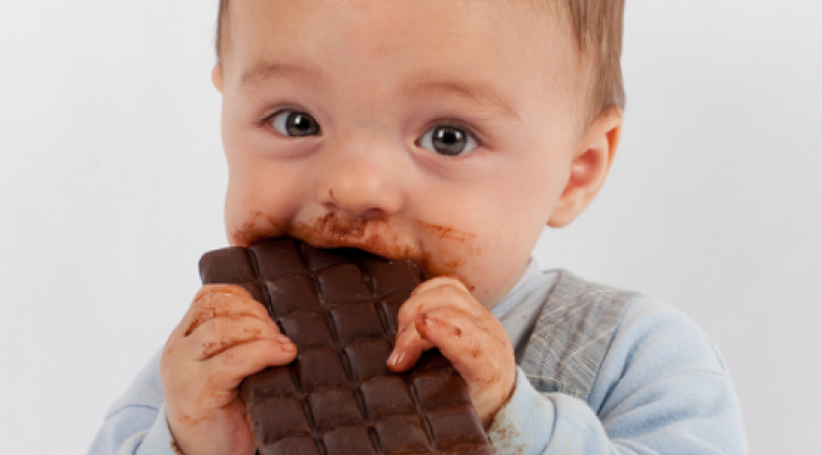 Πότε μπορούν τα παιδιά να φάνε σοκολάτα;