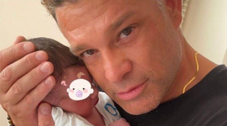 Κώστας Σόμμερ: Σχολίασε σε ποιον μοιάζει ο τριών ημερών γιος του 