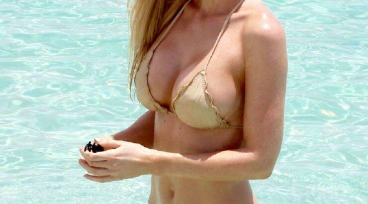 Σόφι Τέρνερ: κάνει το καλοκαίρι ακόμα πιο hot