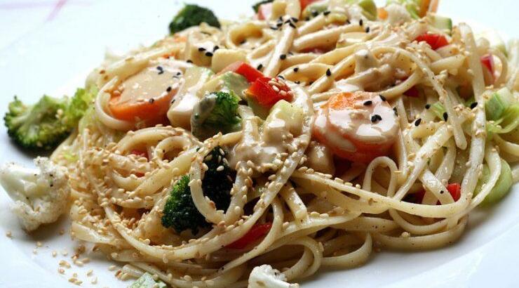 Σπαγγέτι με Λαχανικά, Σησάμι και Ταχίνι