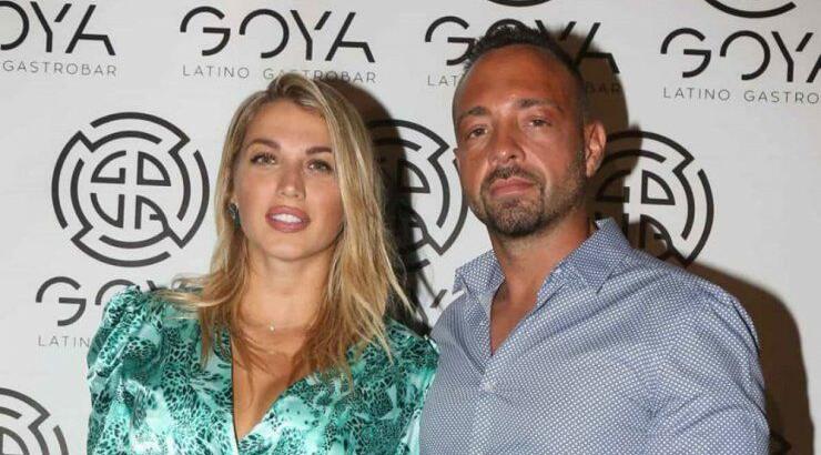 Σπυροπούλου - Σταθοκωστόπουλος: Είναι αχώριστοι! Τα παθιασμένα φιλιά στη μέση του δρόμου [εικόνες]