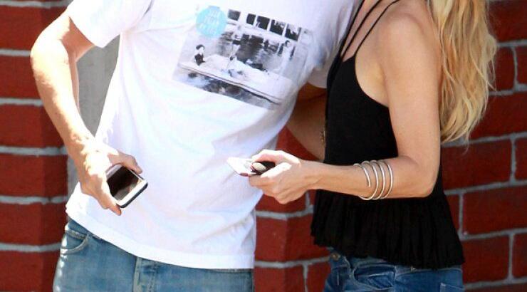 Το απρόσμενο φιλί της Kate Hudson [εικόνες]