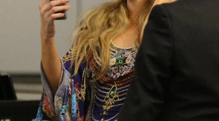 Paris Hilton: Κολλημένη με τις selfie [εικόνες]