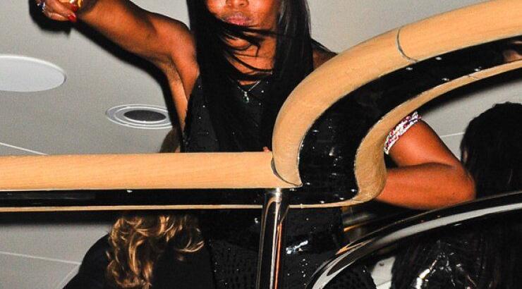 Τα νυχτοπερπατήματα της Naomi Campbell στις Κάννες [εικόνες]