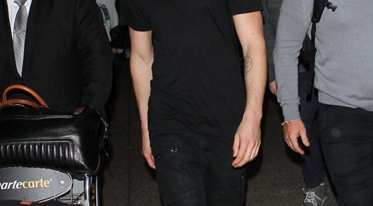 Οδηγείται στα σκαλιά της εκκλησίας διάσημο ζευγάρι μετά από ένα μήνα σχέσης 