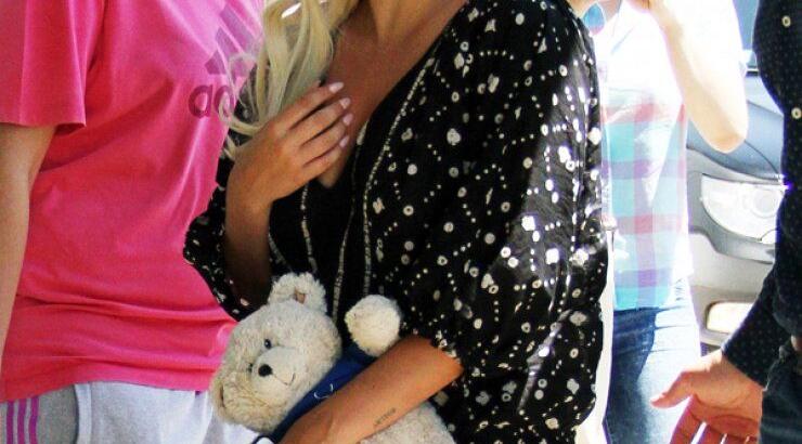 Δείτε με ποιον ταξιδεύει η Lady Gaga [εικόνες]