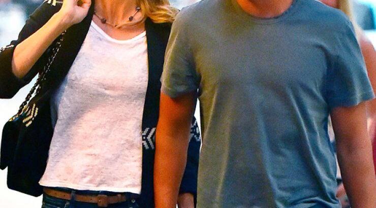 Διάσημο μοντέλο ετοιμάζεται για γάμο με τον πολύ νεότερο σύντροφο της [εικόνες]